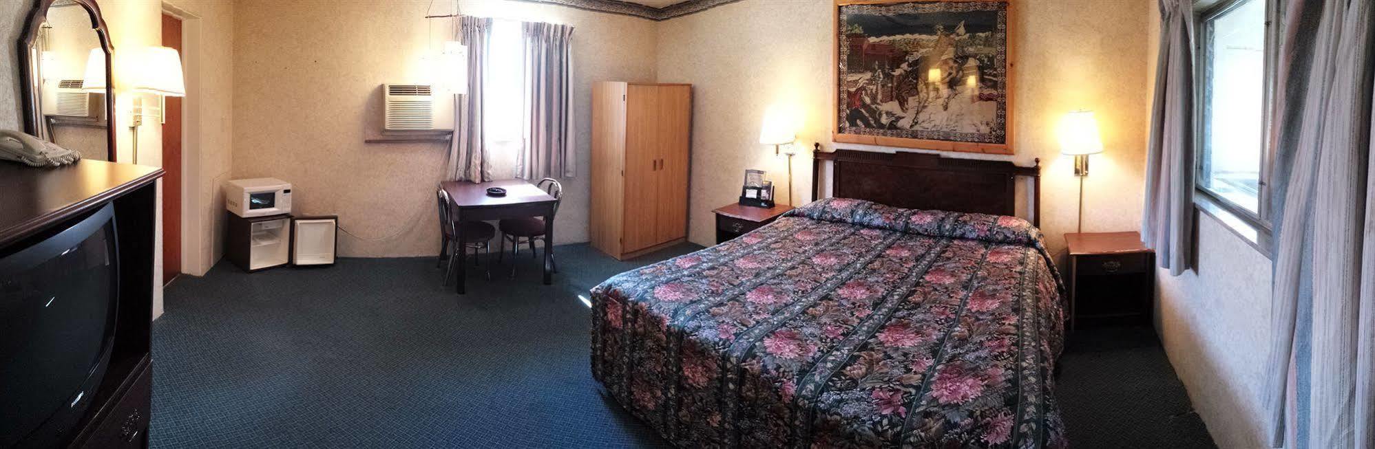 Budget Host Motel 2*